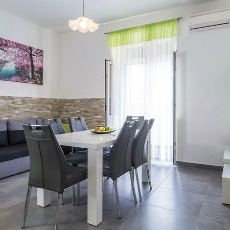 Apartment Stefania On The Beach Koromacno Bagian luar foto