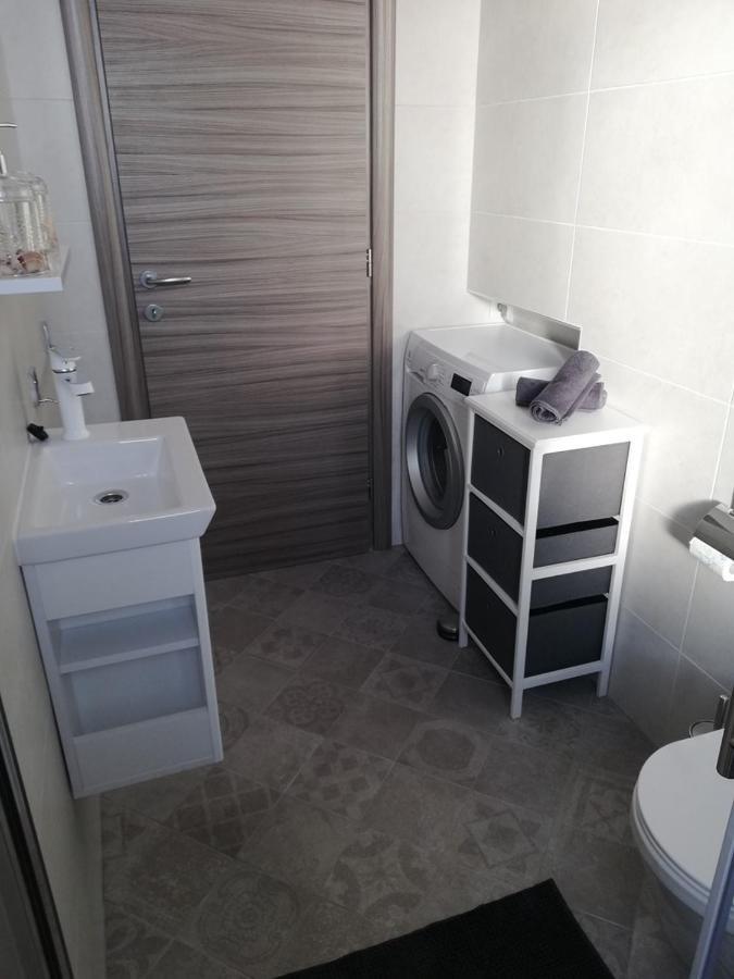 Apartment Stefania On The Beach Koromacno Bagian luar foto