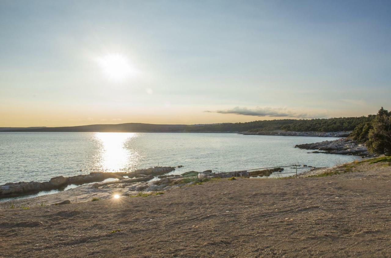 Apartment Stefania On The Beach Koromacno Bagian luar foto