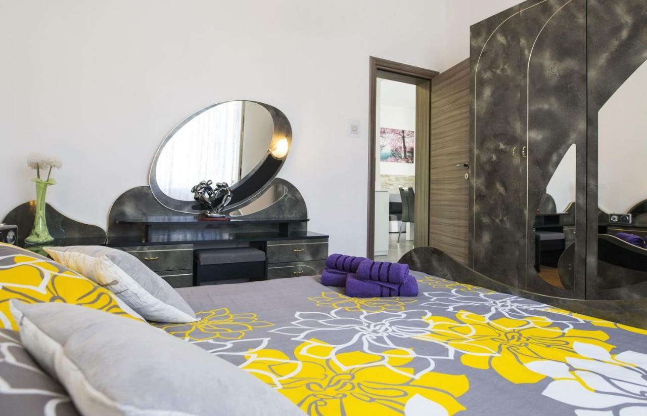 Apartment Stefania On The Beach Koromacno Bagian luar foto