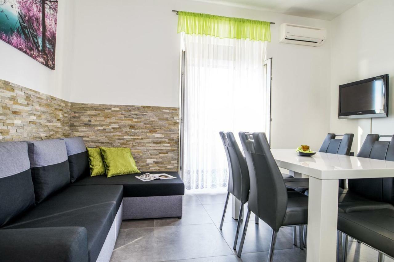 Apartment Stefania On The Beach Koromacno Bagian luar foto