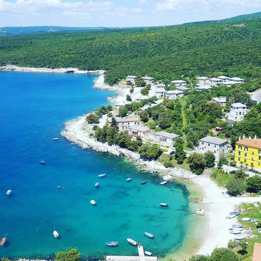 Apartment Stefania On The Beach Koromacno Bagian luar foto